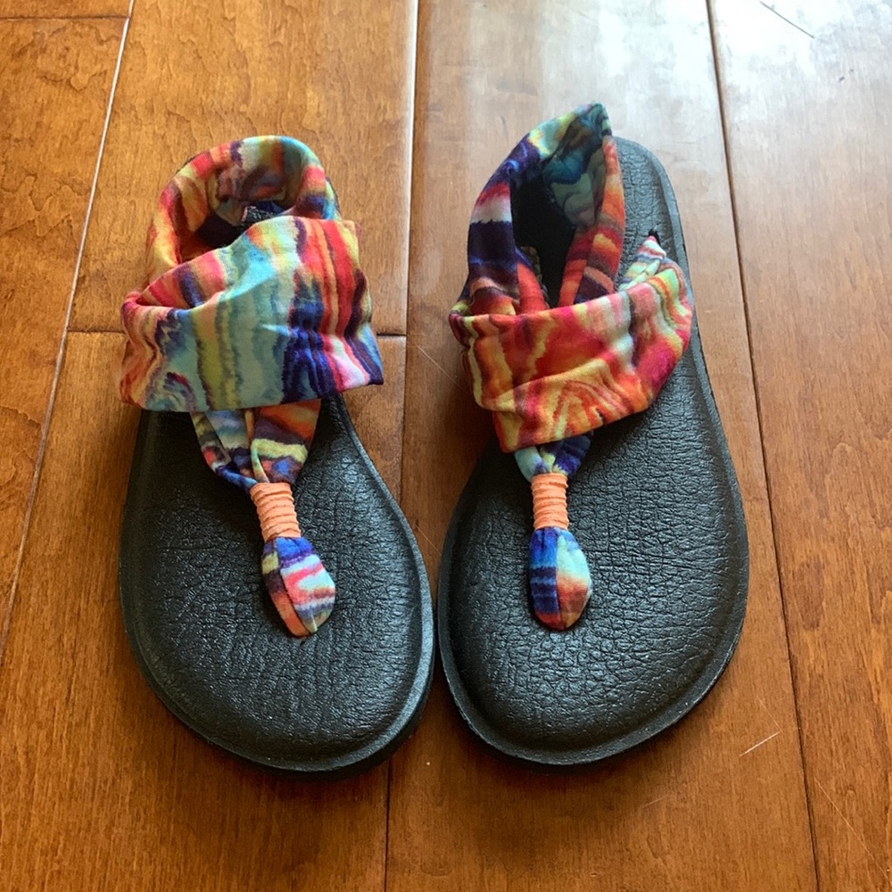 Brand new never worn Sanuk Slings
